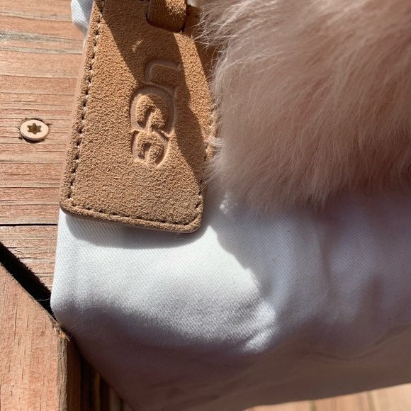 UGG Women’s Janey Crossbody Faux Fur - Picture 2 of 6